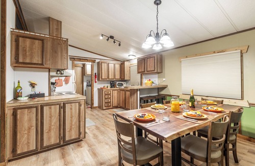 Island Park House | Dog Friendly! 3Br/2Ba,BBQ,Firepit,Pet Friendly,Lakeview,30m 2 YNP,Red Rock Inn