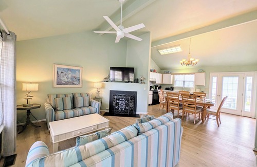 Clearwater House | Dog-Friendly 3BR Ranch with Deck & Community Pool – Clearwater, Bethany Beach