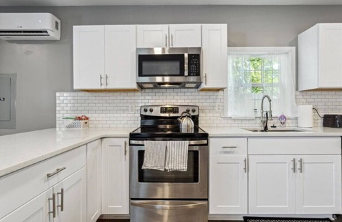 Buckroe Beach House | Dog Friendly | >5 min walk to beach