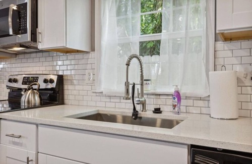 Buckroe Beach House | Dog Friendly | >5 min walk to beach
