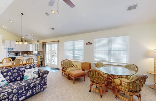 Nags Head House | Dog-friendly 5BR with community poo & beach access
