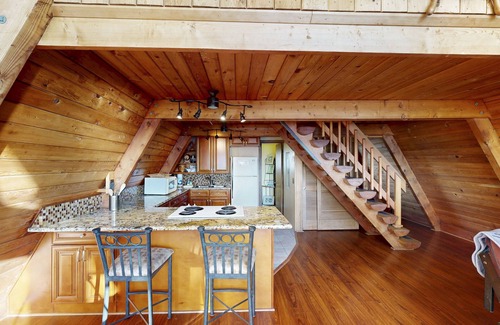 Roads End Cabin | Dog-friendly A-frame cottage—oceanfront with ocean views & two blocks from beach