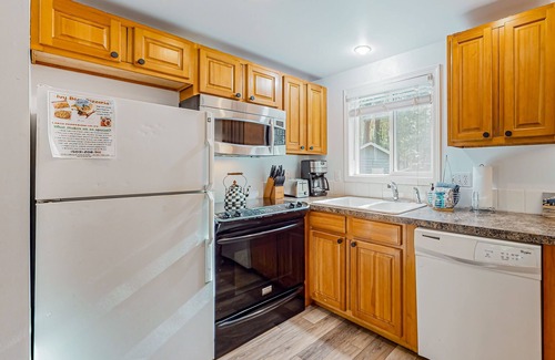 Marmot Cabin | Dog-friendly A-frame near the river with game room, firepit, wood stove, & grill