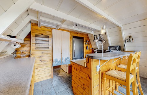 Glen Ellen House | Dog-friendly, A-frame with deck, garden, & woodstove - monthly rental