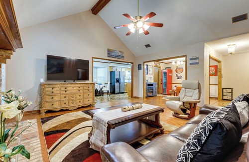Semmes House | Dog-Friendly Alabama Retreat w/Patio & Fire Pit!