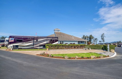 Agate Beach RV Rental | Dog Friendly, Available with 50AMP, 30AMP, Water and Sewer hook up's, WiFi