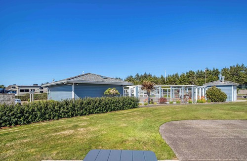 Agate Beach RV Rental | Dog Friendly, Available with 50AMP, 30AMP, Water and Sewer hook up's, WiFi