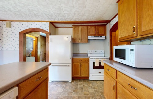 Mac Mahan House | Dog-Friendly, Bay View Home with WiFi & Laundy - Close to Baxter State Forest