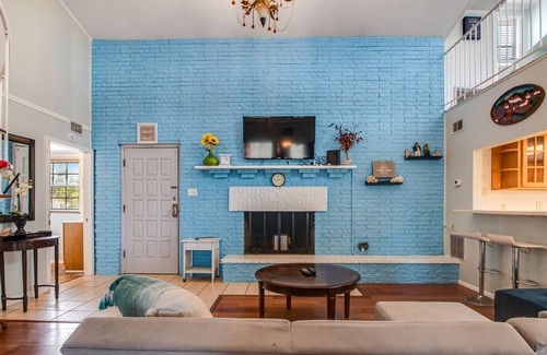 Villa Segunda House | Dog-Friendly Beach Home with High-Speed WiFi, Enclosed Backyard, and Loft