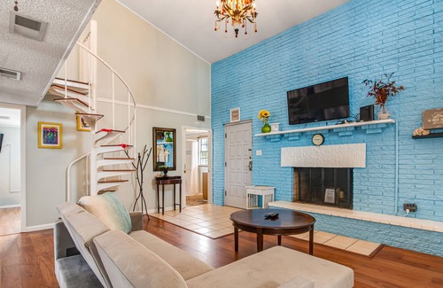 Villa Segunda House | Dog-Friendly Beach Home with High-Speed WiFi, Enclosed Backyard, and Loft