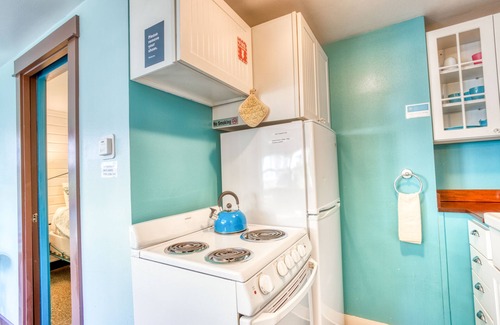 Downtown Cannon Beach Cottage | Dog-Friendly Beach Cottage with Free WiFi - a Block from Beach