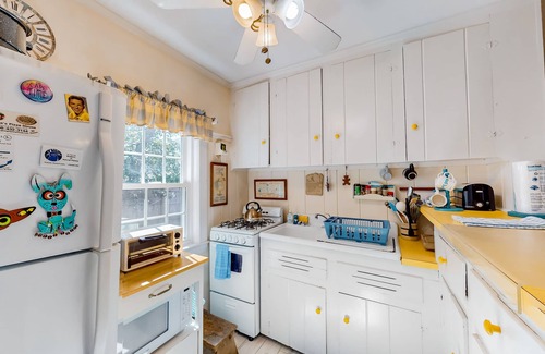 Harwich Port Cottage | Dog-friendly beach cottage on Harwich's main street with large lawn