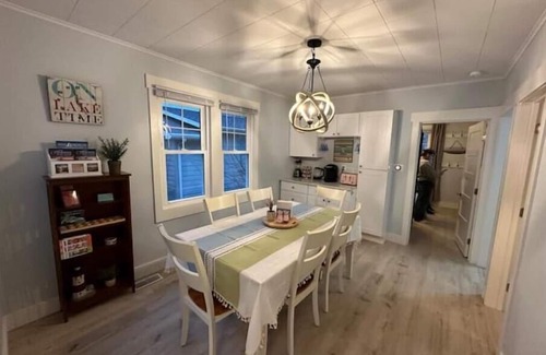 South Haven House | Dog Friendly Beach Cottage within a mile of town & 7 Lake Michigan beaches