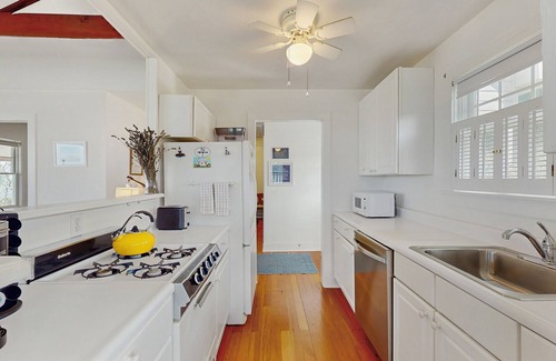 Town of Southold Town House | Dog-Friendly Beachfront Home w/Deck, Free WiFi, Ocean Views, & Wood Fireplace