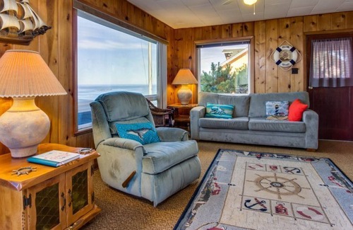 Beverly Beach House | Dog-friendly beachfront home w/private hot tub for whale watching! Close to town