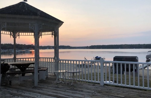Baldwin Cottage | Dog-friendly Big Star Lake Cottage on the Beach // Sleeps 10