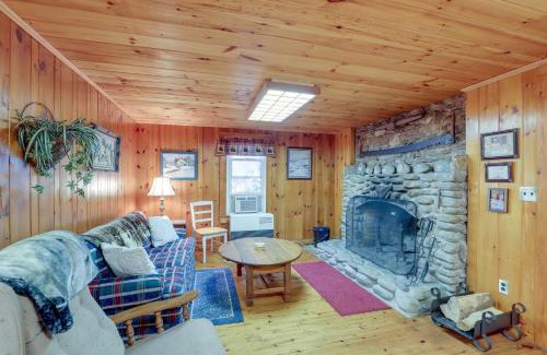 Burnsville House | Dog-Friendly Burnsville Cabin Rental Near Hiking!