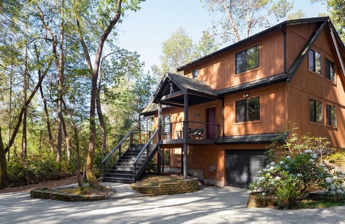 Anderson Island House | Dog friendly cabin + hot tub, nestled amongst the trees
