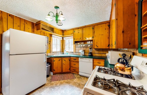 Woodland Park Cabin | Dog-friendly cabin w/full kitchen, free WiFi, great location & updated bathroom
