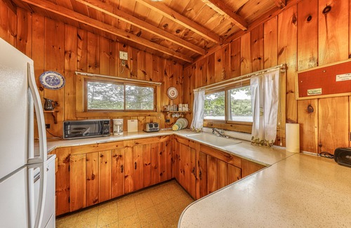 Chestertown House | Dog-friendly cabin with lakefront location, 20' dock, smart TV