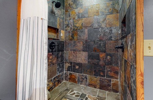 Clarkesville Cabin | Dog-friendly cabin w/ soaring ceilings, an updated kitchen, & a private hot tub