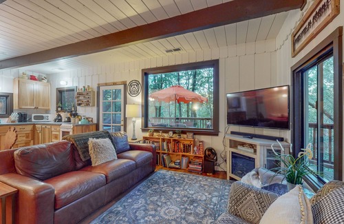 Hacienda House | Dog-friendly cabin under towering redwoods w/expansive deck, bbq & hot tub