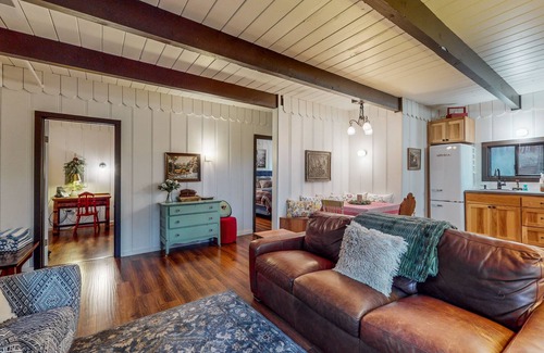 Hacienda House | Dog-friendly cabin under towering redwoods w/expansive deck, bbq & hot tub
