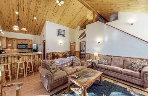 South Fork Cabin | Dog-friendly cabin with wood stove, private hot tub, & riverside firepit