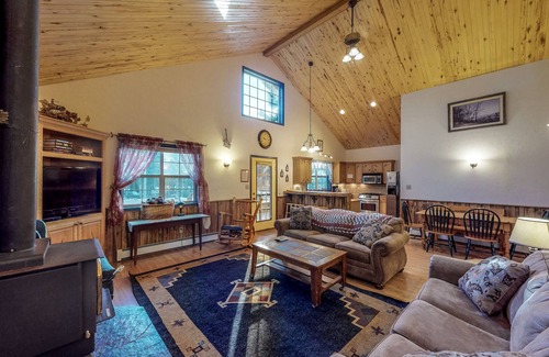 South Fork Cabin | Dog-friendly cabin with wood stove, private hot tub, & riverside firepit