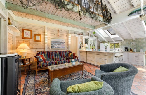 Inglenook Cabin | Dog-friendly cabin with park & beach access - fireplace & firepit