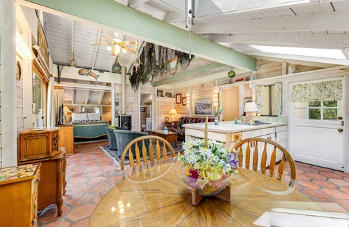 Inglenook Cabin | Dog-friendly cabin with park & beach access - fireplace & firepit