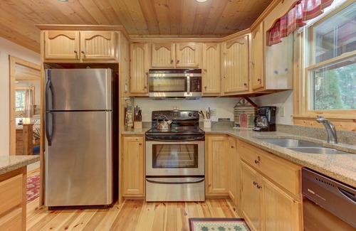 Eagle Mountain Cabin | Dog-Friendly Cabin with Firepit, Hot Tub, Gas Grill, Free WiFi, A/C, Shared Pool