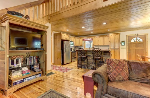 Eagle Mountain Cabin | Dog-Friendly Cabin with Firepit, Hot Tub, Gas Grill, Free WiFi, A/C, Shared Pool