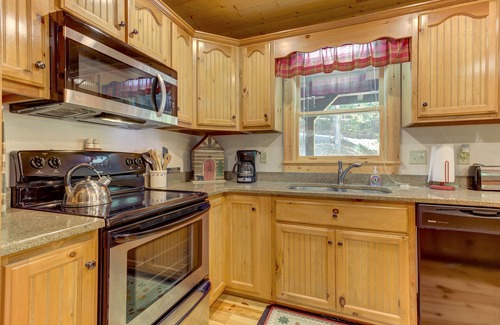 Eagle Mountain Cabin | Dog-Friendly Cabin with Firepit, Hot Tub, Gas Grill, Free WiFi, A/C, Shared Pool