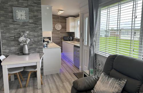 Great Yarmouth House | Dog friendly chalet in Hemsby by Winterton Cottages