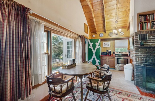 Franconia House | Dog-friendly & charming mountain chalet w/fireplace