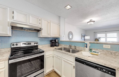 Ocean Sands Condo | Dog-friendly coastal condo with beach access, tennis courts, balcony & fast WiFi
