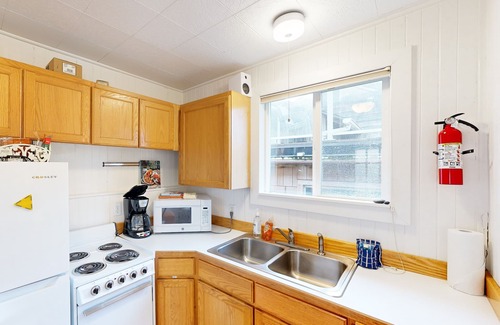 Tolovana Park House | Dog-friendly, comfy cabin only two blocks from the beach
