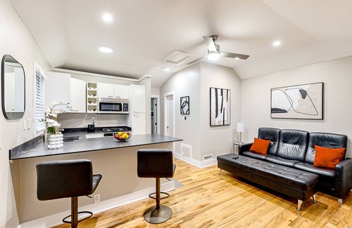 Decatur Apartment | Dog-friendly condo near park with 2 bikes, streaming, washer/dryer, fast WiFi