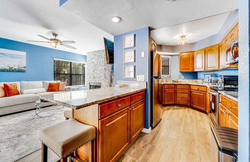 Tucson Apartment | Dog-friendly condo with pool, hot tub, balcony, mountain view, & washer/dryer