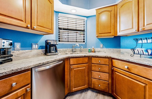 Tucson Apartment | Dog-friendly condo with pool, hot tub, balcony, mountain view, & washer/dryer