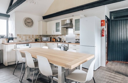 Newquay Cottage | Dog-friendly converted Mill w/hot tub - sleeps 8