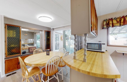 Christina Lake House | Dog-friendly cottage w/full kitchen, deck, & firepit - near playground & beach
