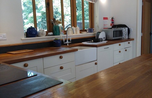 Chichester Cottage | Dog Friendly Cottage with Outdoor Swimming Pool, Tennis & Table Tennis
