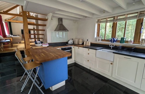 Chichester Cottage | Dog Friendly Cottage with Outdoor Swimming Pool, Tennis & Table Tennis