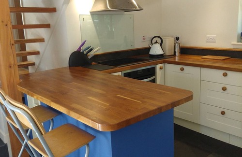Chichester Cottage | Dog Friendly Cottage with Outdoor Swimming Pool, Tennis & Table Tennis