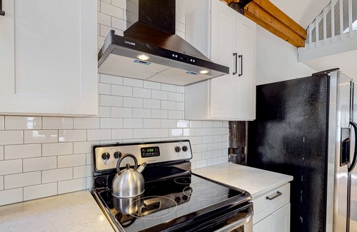 Proctorsville House | Dog-Friendly Cottage with High-Speed WiFi, Firepit, and Washer/Dryer
