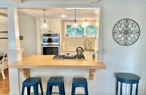 Eastsound Cottage | Dog-Friendly Cottage with hot tub, kayaks, e-bike