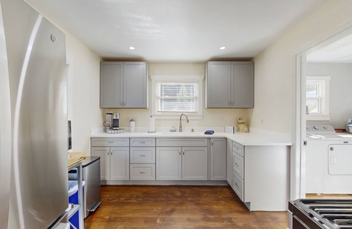Fort Bragg House | Dog Friendly Cottage Near the Coast & Town w/Large Pvt. Yard, Hot Tub & Grill