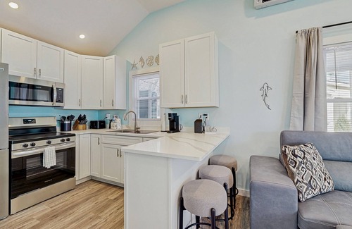 Ocean City Cottage | Dog-friendly cottage with pool, full kitchen, AC, porch, & outdoor shower